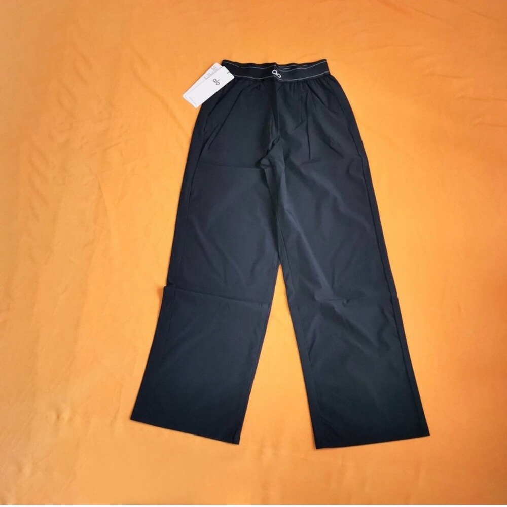 ALO Yoga Women's Black Pants small(regular)